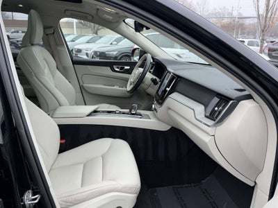 2023 Volvo XC60 B5 Plus Dark Theme