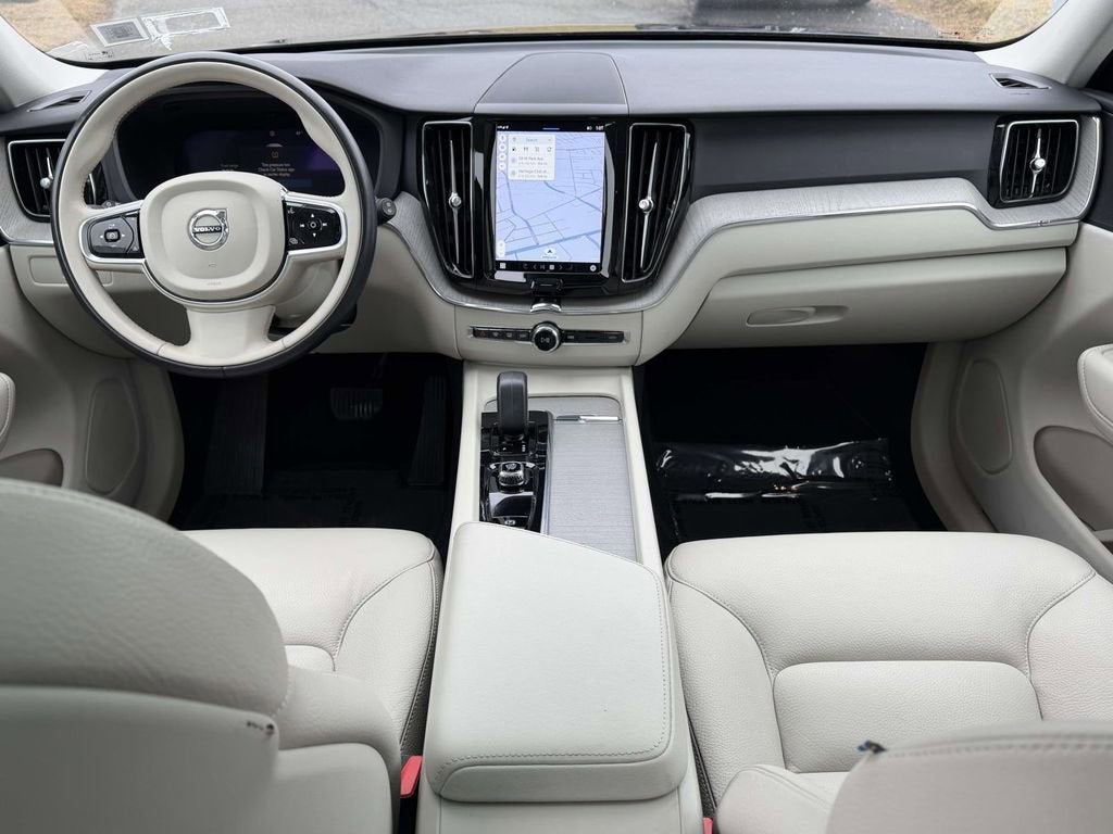 2023 Volvo XC60 B5 Plus Dark Theme