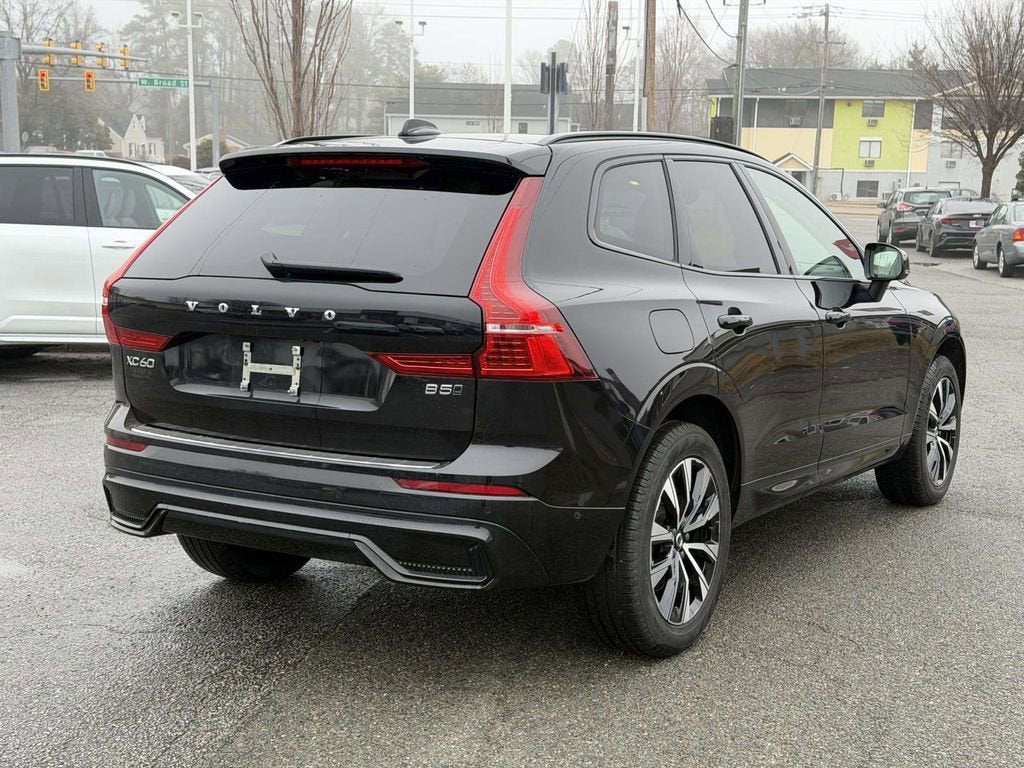 2023 Volvo XC60 B5 Plus Dark Theme