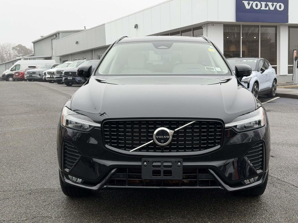 2023 Volvo XC60 B5 Plus Dark Theme