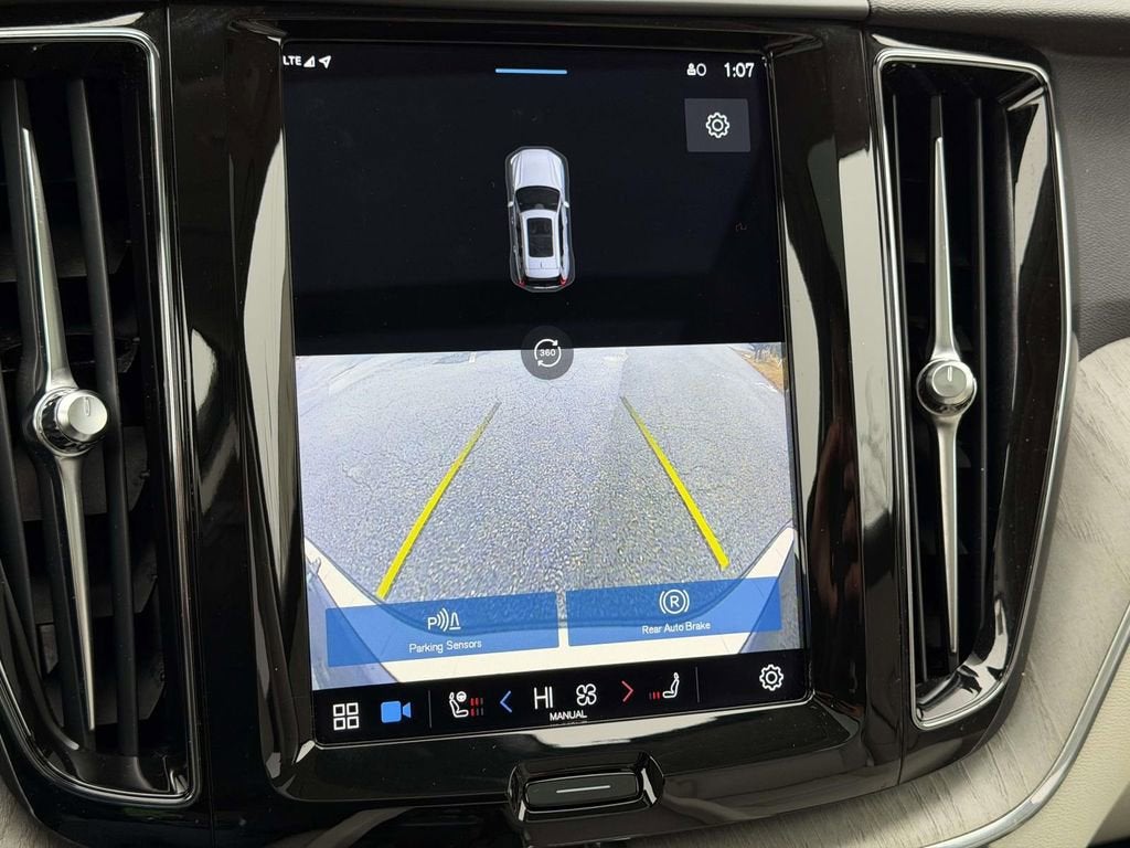 2023 Volvo XC60 B5 Plus Dark Theme