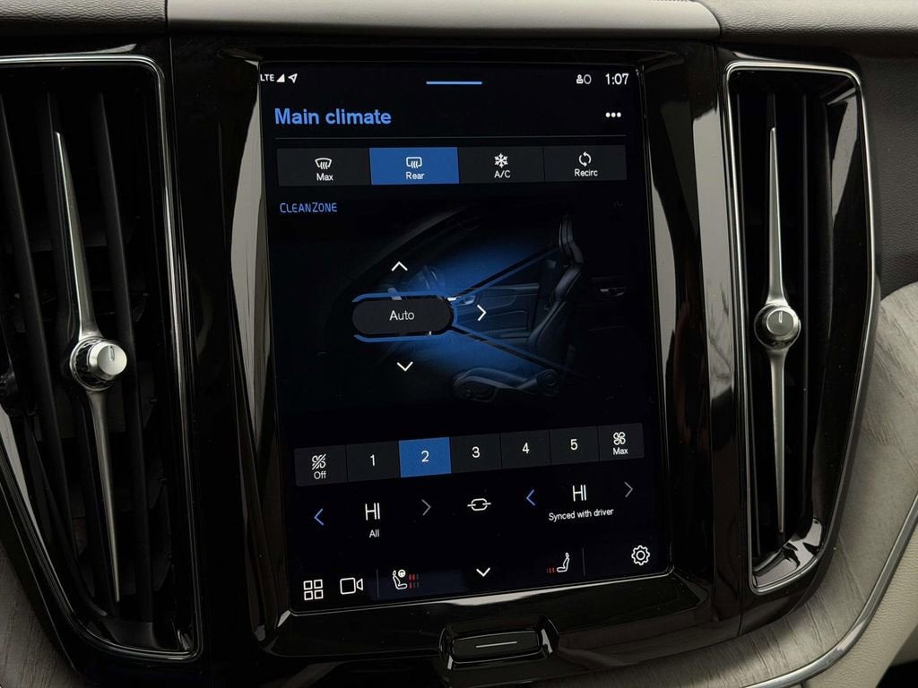 2023 Volvo XC60 B5 Plus Dark Theme