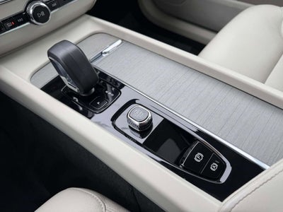 2023 Volvo XC60 B5 Plus Dark Theme