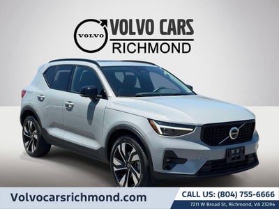 2025 Volvo XC40 B5 Plus Dark Theme