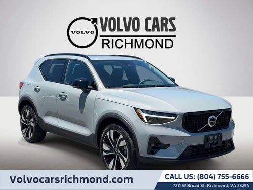 2025 Volvo XC40 B5 Plus Dark Theme