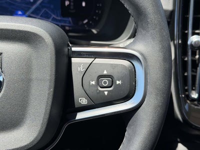 2025 Volvo XC40 B5 Plus Dark Theme