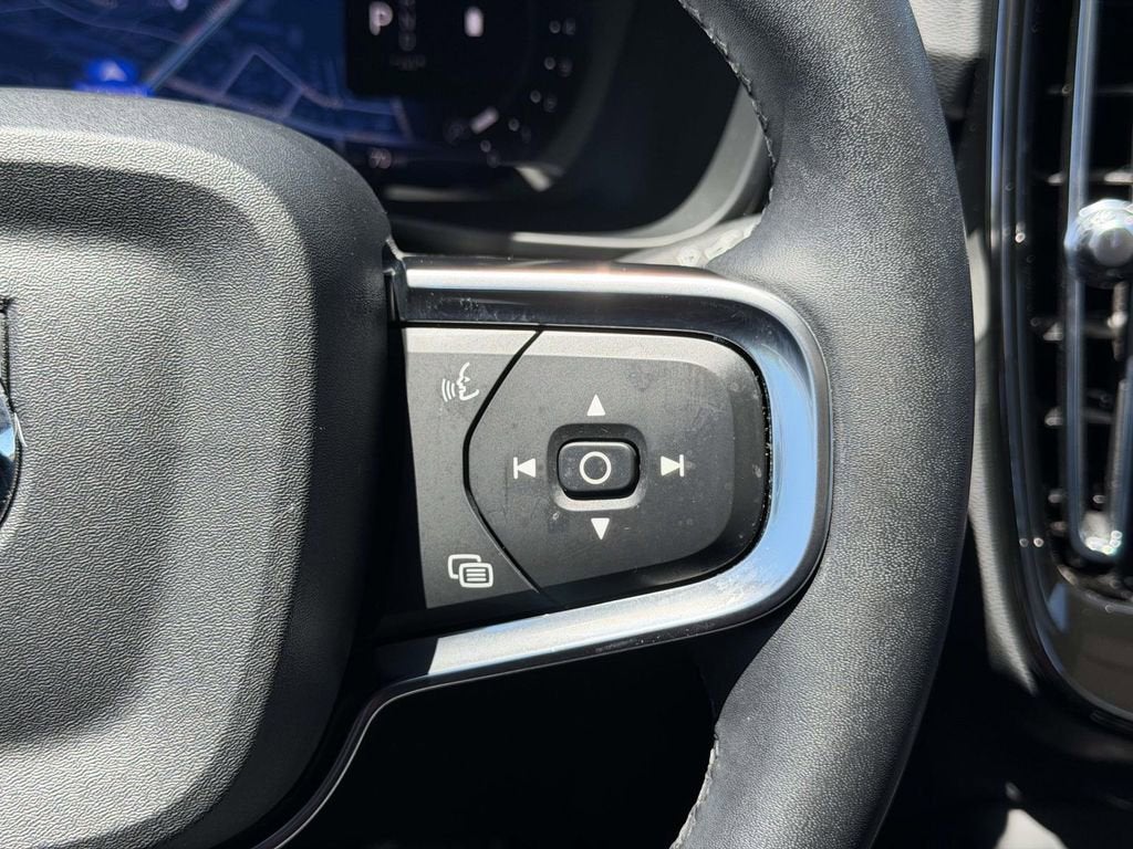 2025 Volvo XC40 B5 Plus Dark Theme