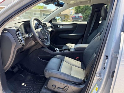 2025 Volvo XC40 B5 Plus Dark Theme
