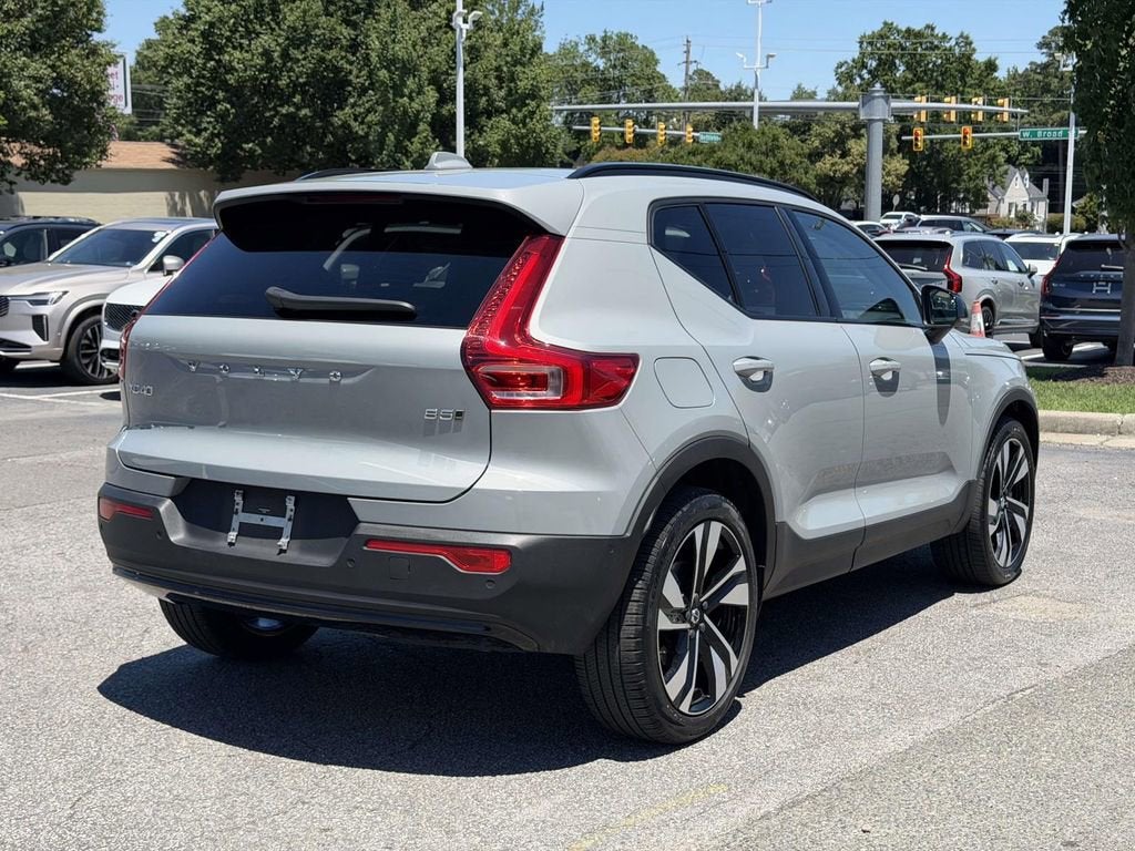 2025 Volvo XC40 B5 Plus Dark Theme