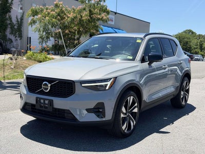 2025 Volvo XC40 B5 Plus Dark Theme