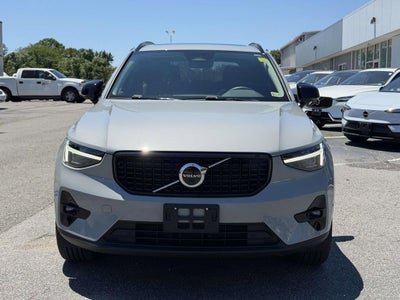 2025 Volvo XC40 B5 Plus Dark Theme