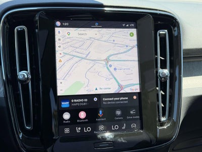 2025 Volvo XC40 B5 Plus Dark Theme