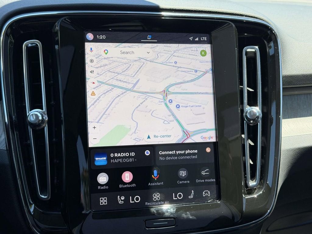 2025 Volvo XC40 B5 Plus Dark Theme