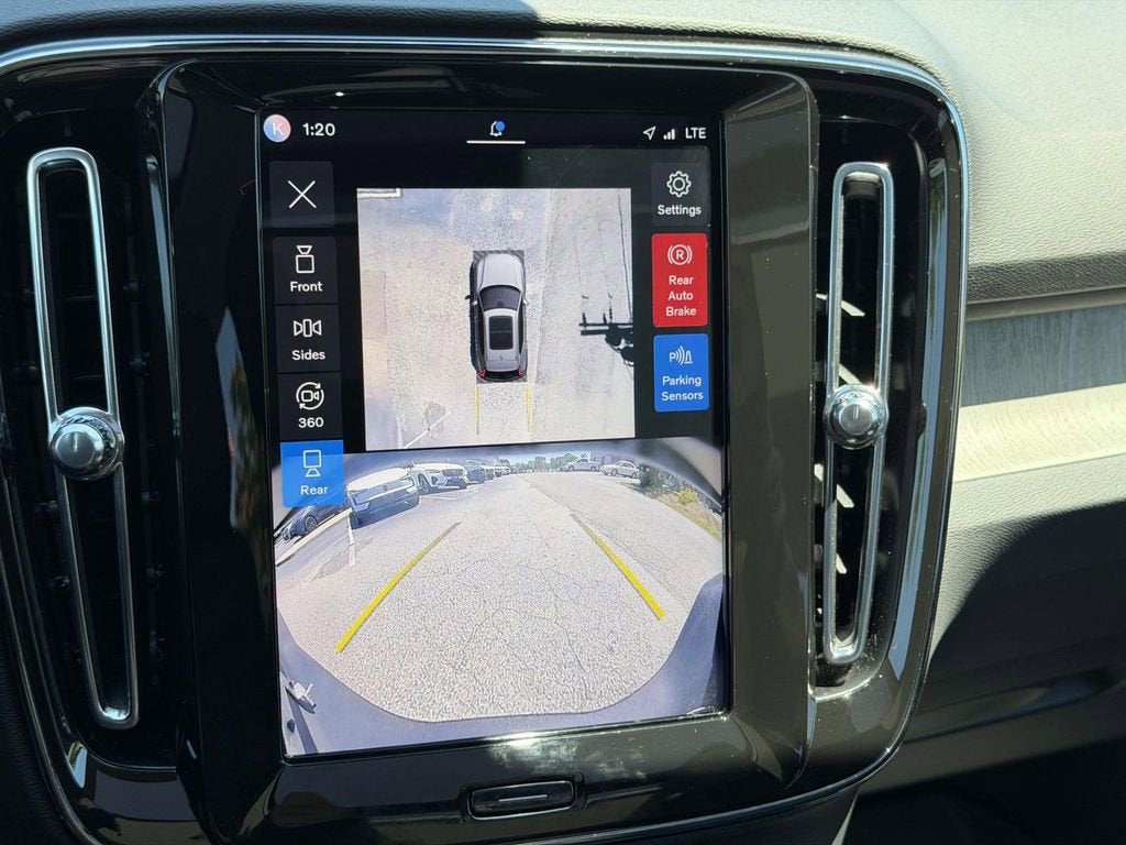 2025 Volvo XC40 B5 Plus Dark Theme