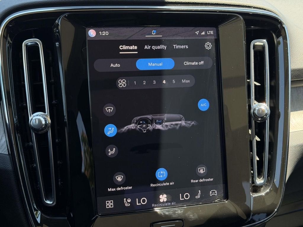 2025 Volvo XC40 B5 Plus Dark Theme