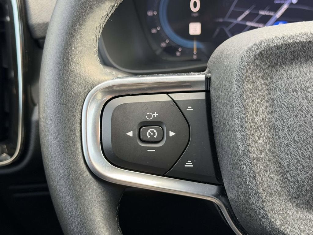 2025 Volvo XC40 Ultra Bright Theme