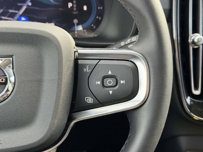 2025 Volvo XC40 Ultra Bright Theme