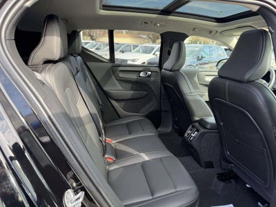 2025 Volvo XC40 Ultra Bright Theme