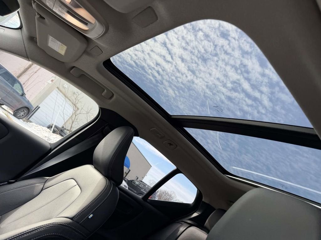 2025 Volvo XC40 Ultra Bright Theme