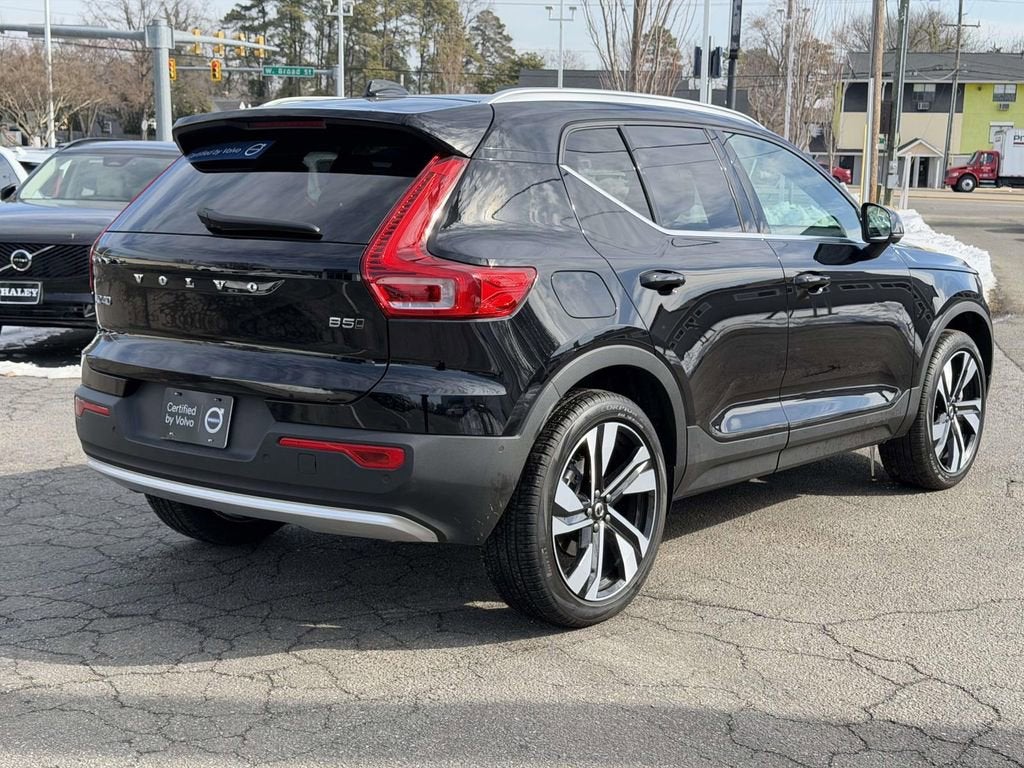2025 Volvo XC40 Ultra Bright Theme