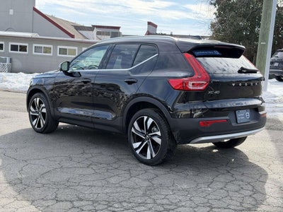 2025 Volvo XC40 Ultra Bright Theme