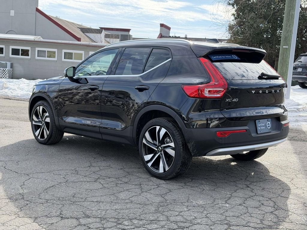 2025 Volvo XC40 Ultra Bright Theme
