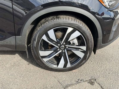 2025 Volvo XC40 Ultra Bright Theme