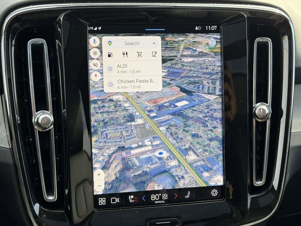 2025 Volvo XC40 Ultra Bright Theme