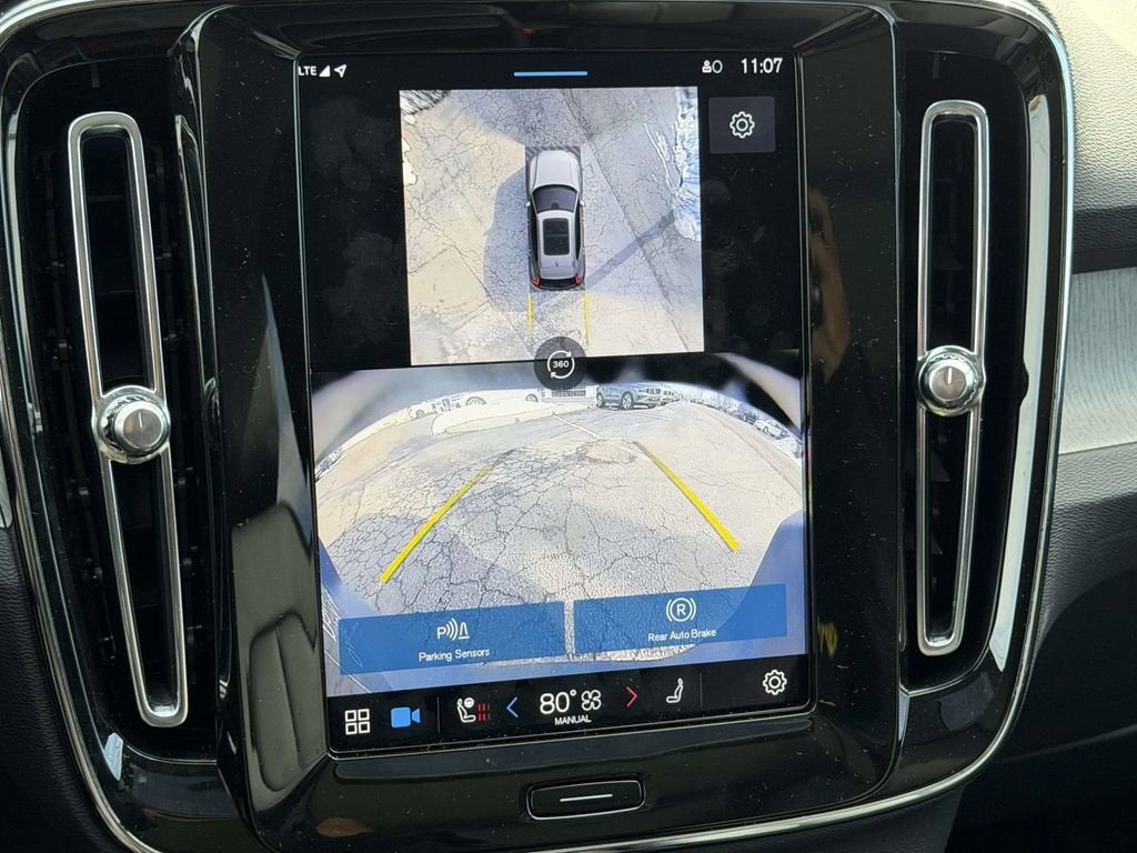 2025 Volvo XC40 Ultra Bright Theme