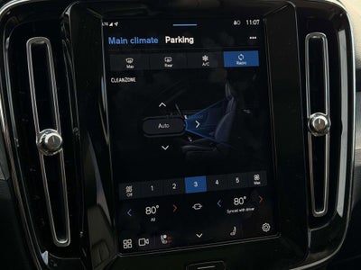 2025 Volvo XC40 Ultra Bright Theme