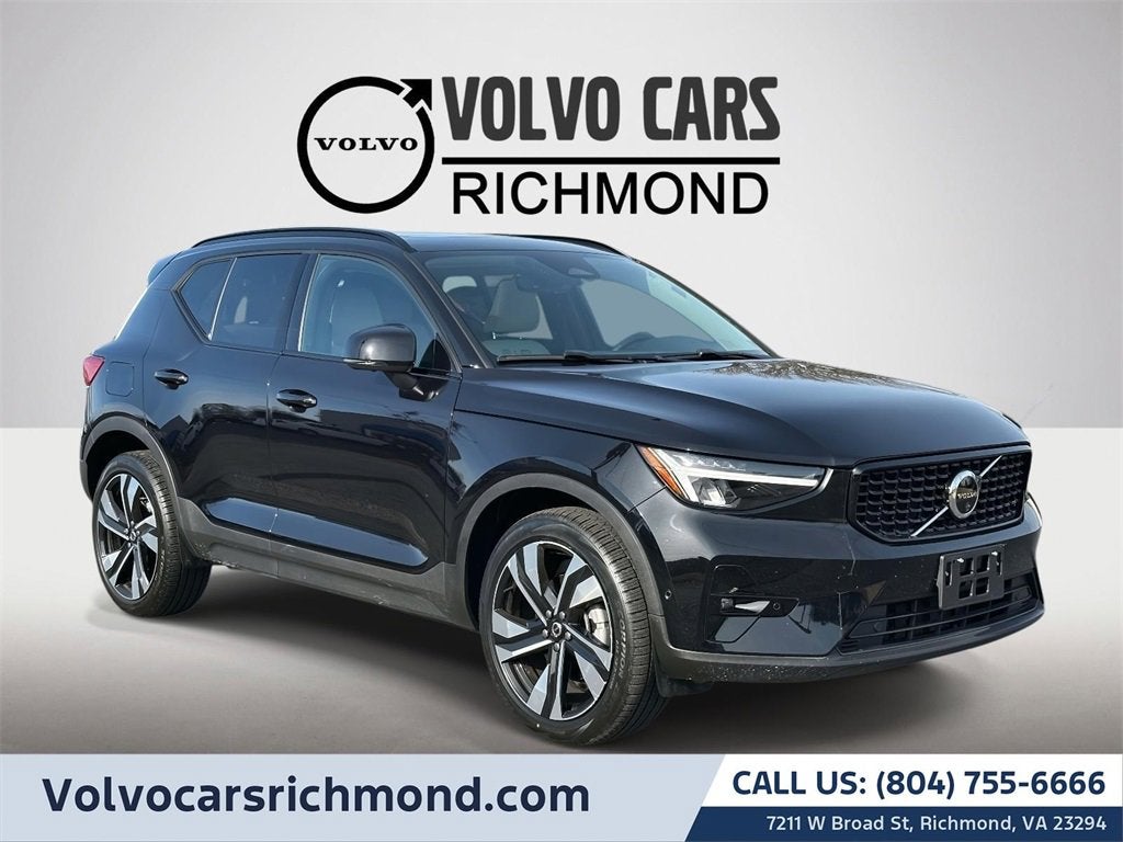 2024 Volvo XC40 B5 Plus Dark Theme