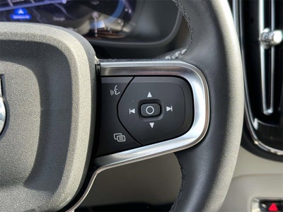 2024 Volvo XC40 B5 Plus Dark Theme