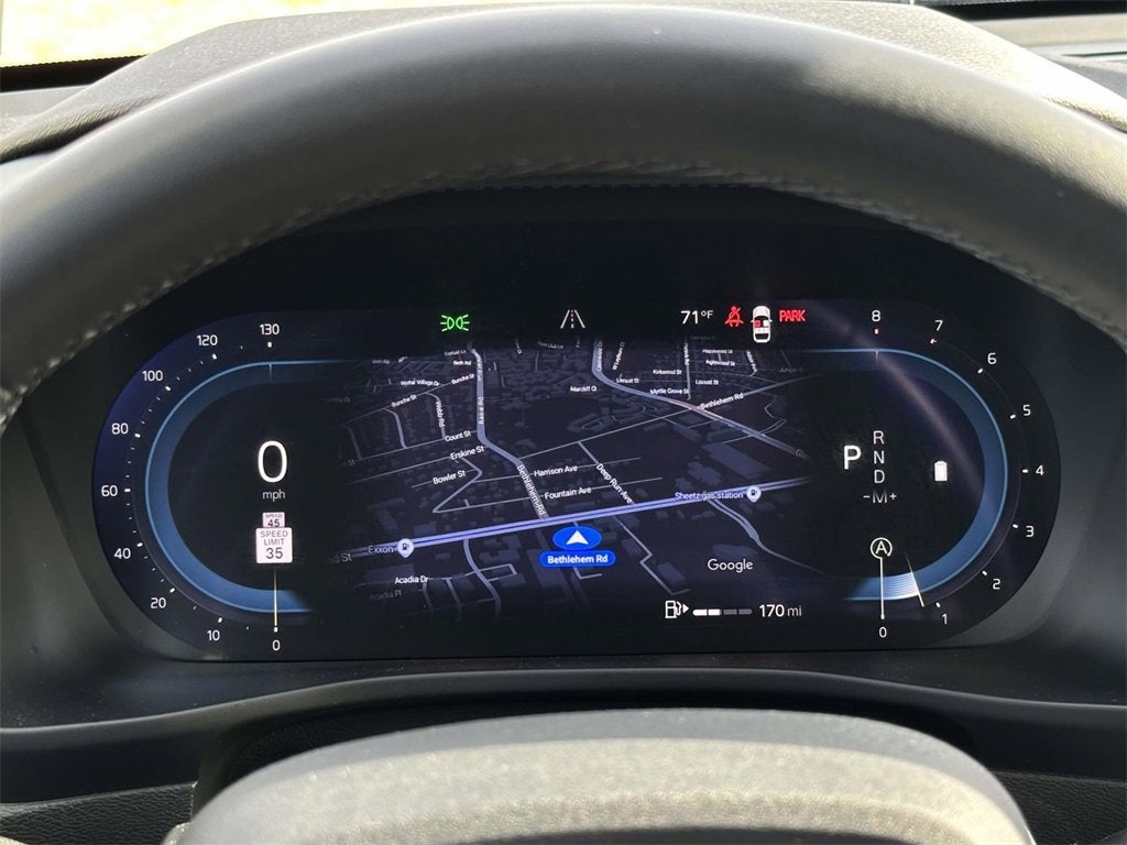 2024 Volvo XC40 B5 Plus Dark Theme