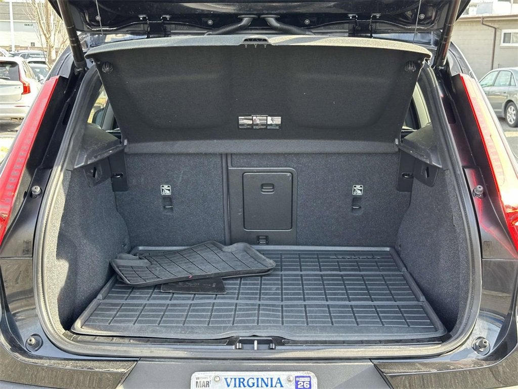 2024 Volvo XC40 B5 Plus Dark Theme