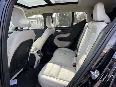 2024 Volvo XC40 B5 Plus Dark Theme