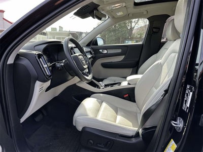 2024 Volvo XC40 B5 Plus Dark Theme