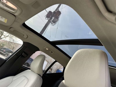 2024 Volvo XC40 B5 Plus Dark Theme