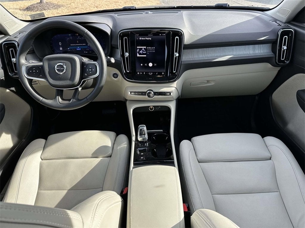 2024 Volvo XC40 B5 Plus Dark Theme