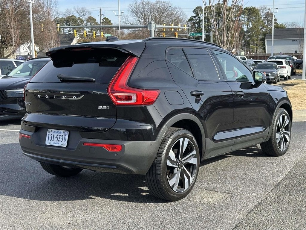 2024 Volvo XC40 B5 Plus Dark Theme