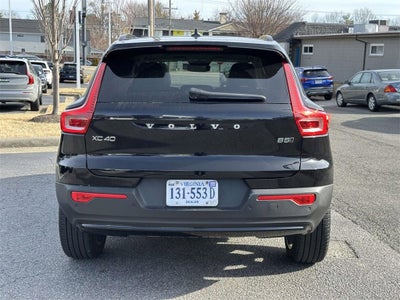 2024 Volvo XC40 B5 Plus Dark Theme