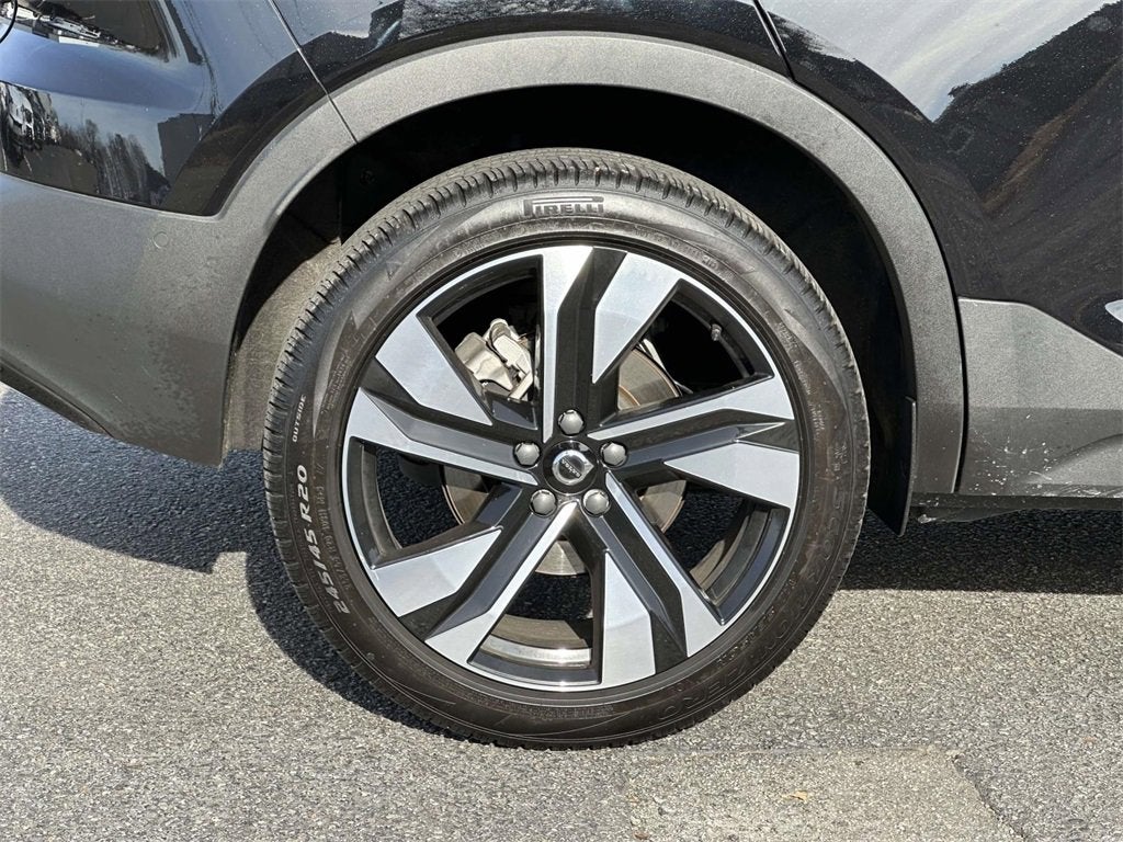 2024 Volvo XC40 B5 Plus Dark Theme