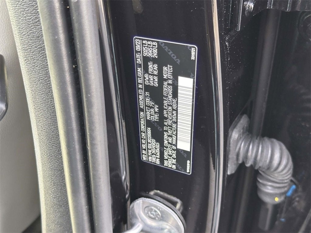 2024 Volvo XC40 B5 Plus Dark Theme