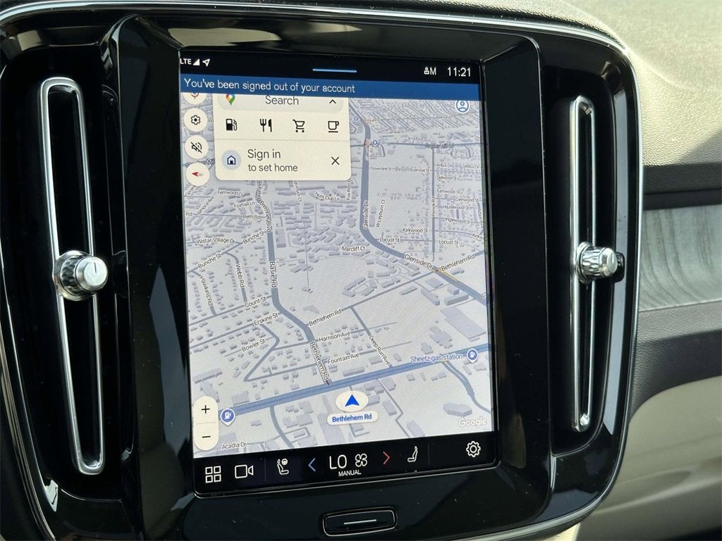 2024 Volvo XC40 B5 Plus Dark Theme