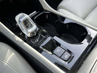 2024 Volvo XC40 B5 Plus Dark Theme