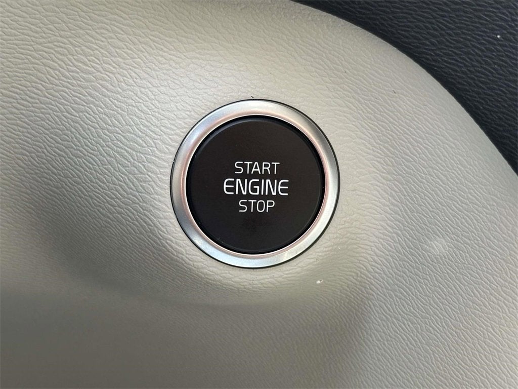 2024 Volvo XC40 B5 Plus Dark Theme