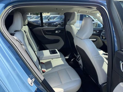 2023 Volvo XC40 B5 Plus Bright Theme