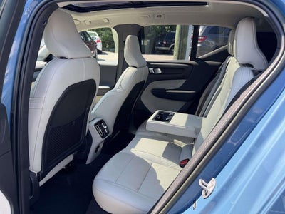 2023 Volvo XC40 B5 Plus Bright Theme