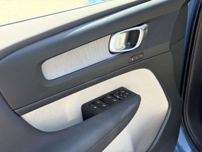 2023 Volvo XC40 B5 Plus Bright Theme
