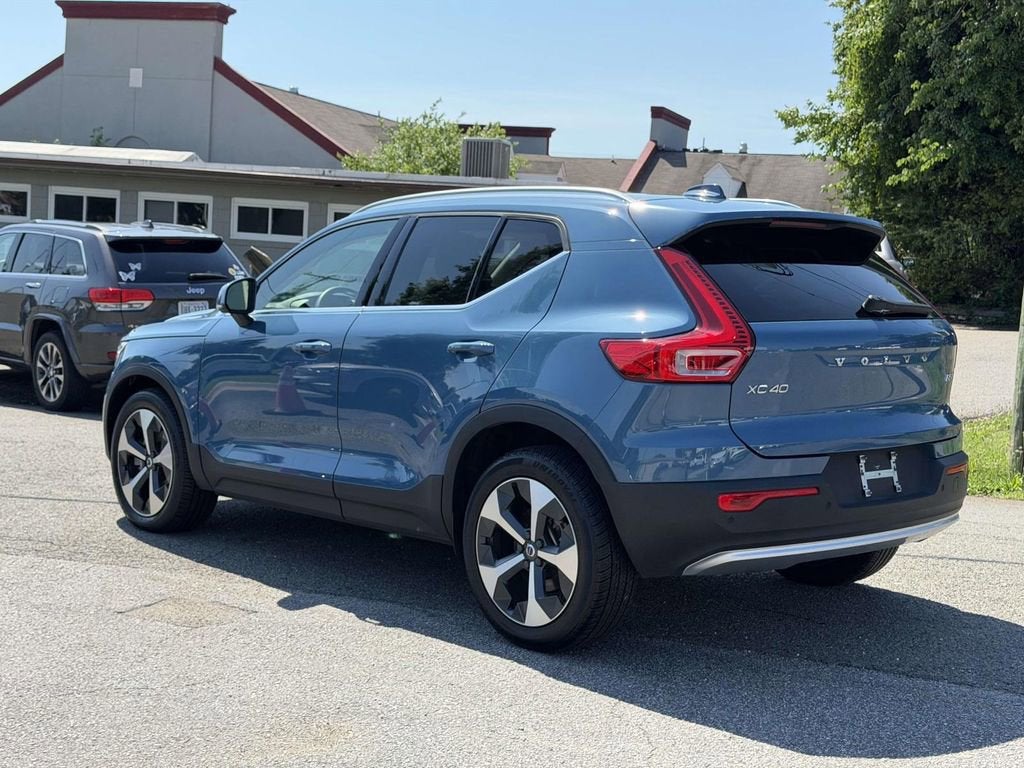 2023 Volvo XC40 B5 Plus Bright Theme