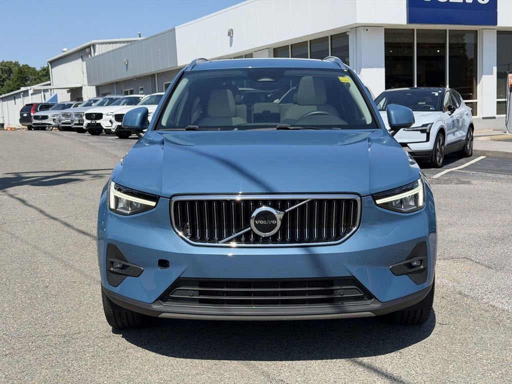 2023 Volvo XC40 B5 Plus Bright Theme